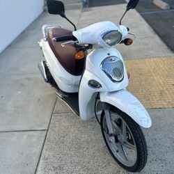 Kymco People 150cc Moped Scooter 