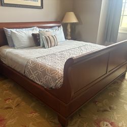 Kind Size Sleigh Bedroom Set 