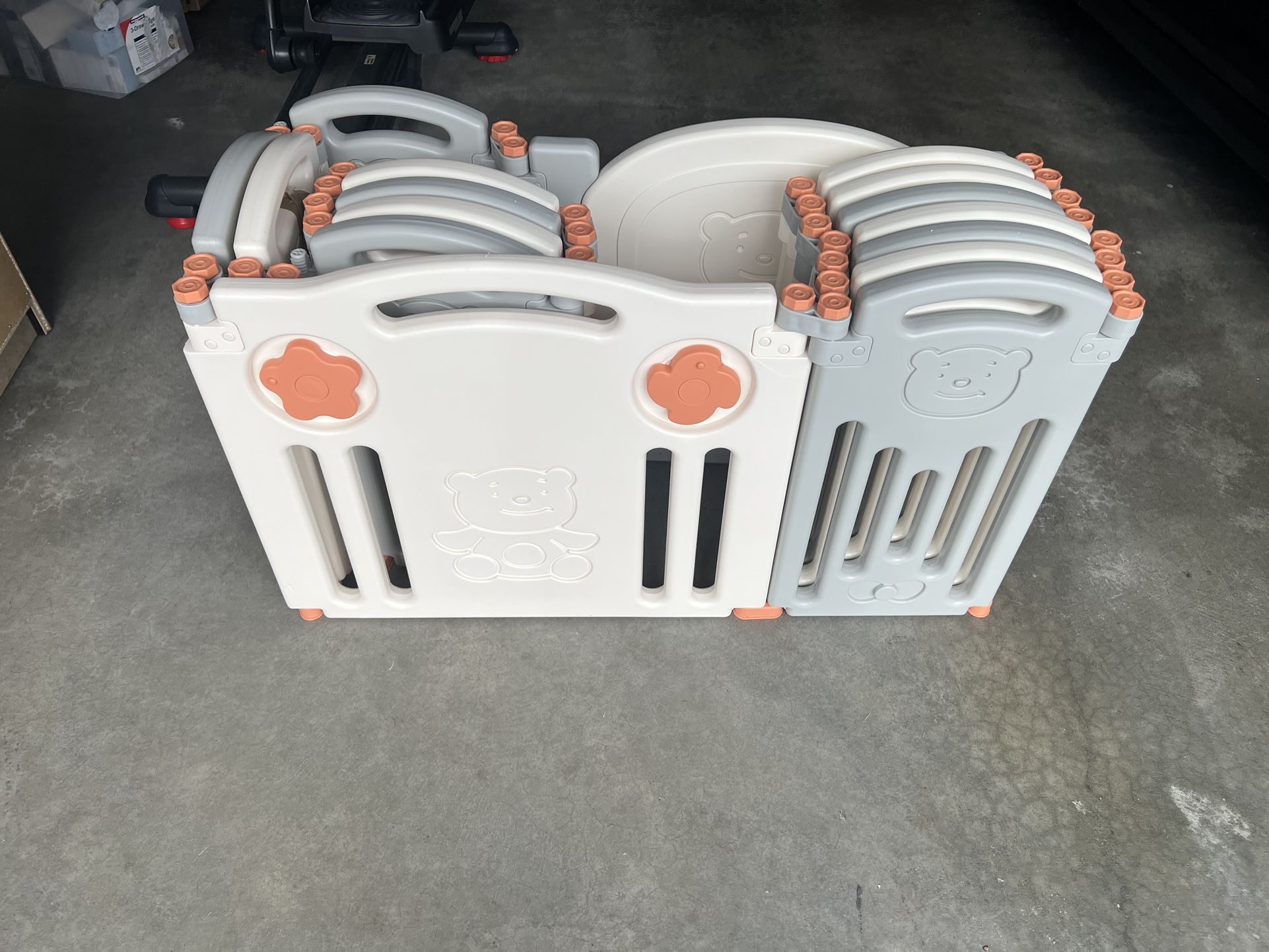 Adjustable Play Pen