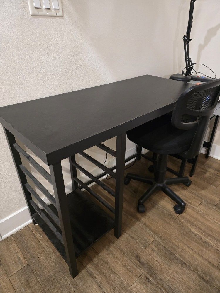 Desk With Rolling Chair