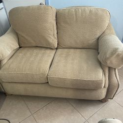 BRADINGTON YOUNG Loveseat 