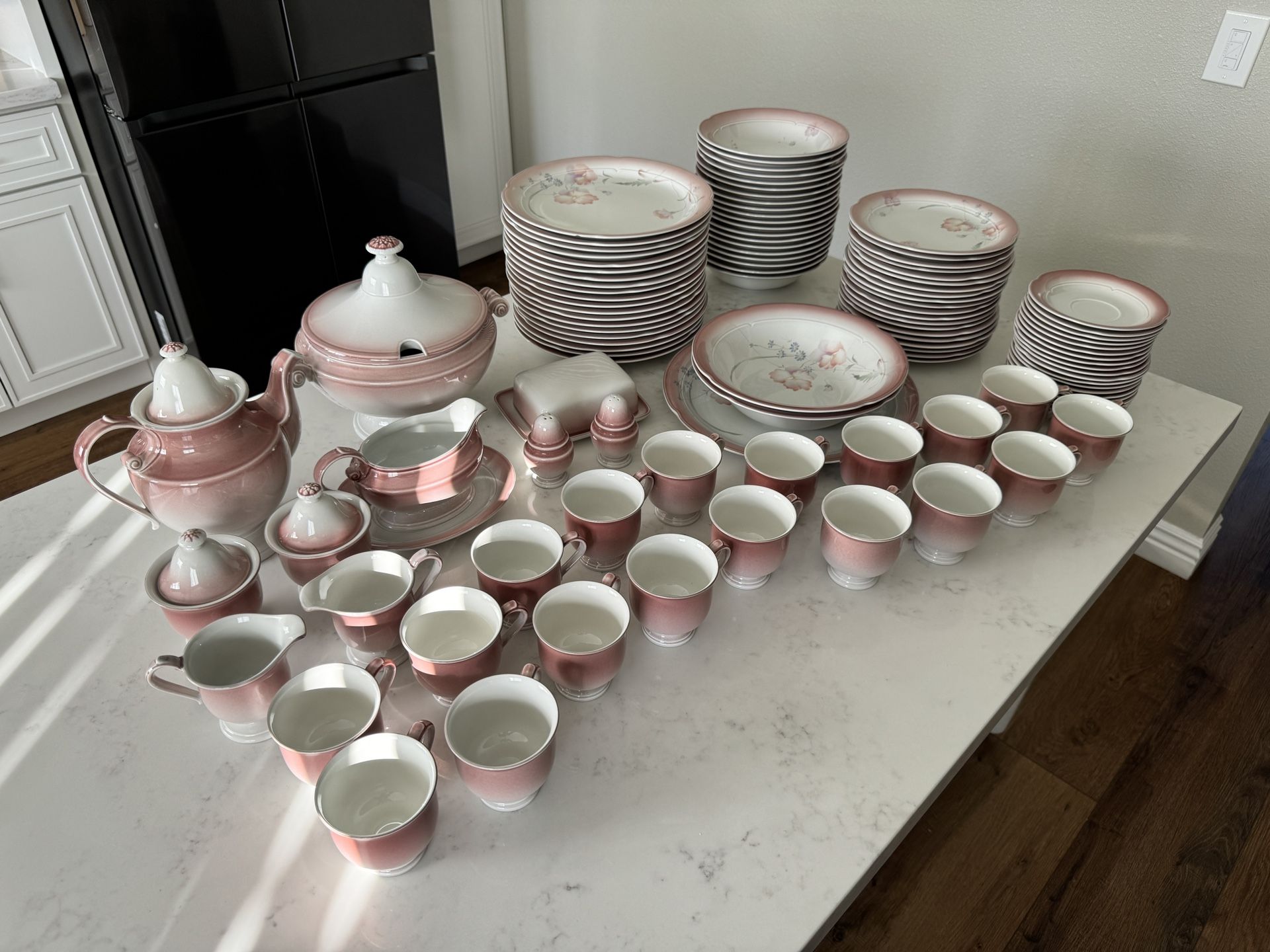 Mikasa Stone Lustre Peach Vintage 111 Piece Set