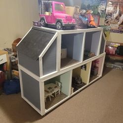 1:3 Scale Large 4 foot tall dollhouse for American Girl sized dolls - includes accessories!