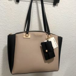 New ANNE KLEIN Hand Bag $65 Or Best Offer . ( Please See All the Pictures For Details)