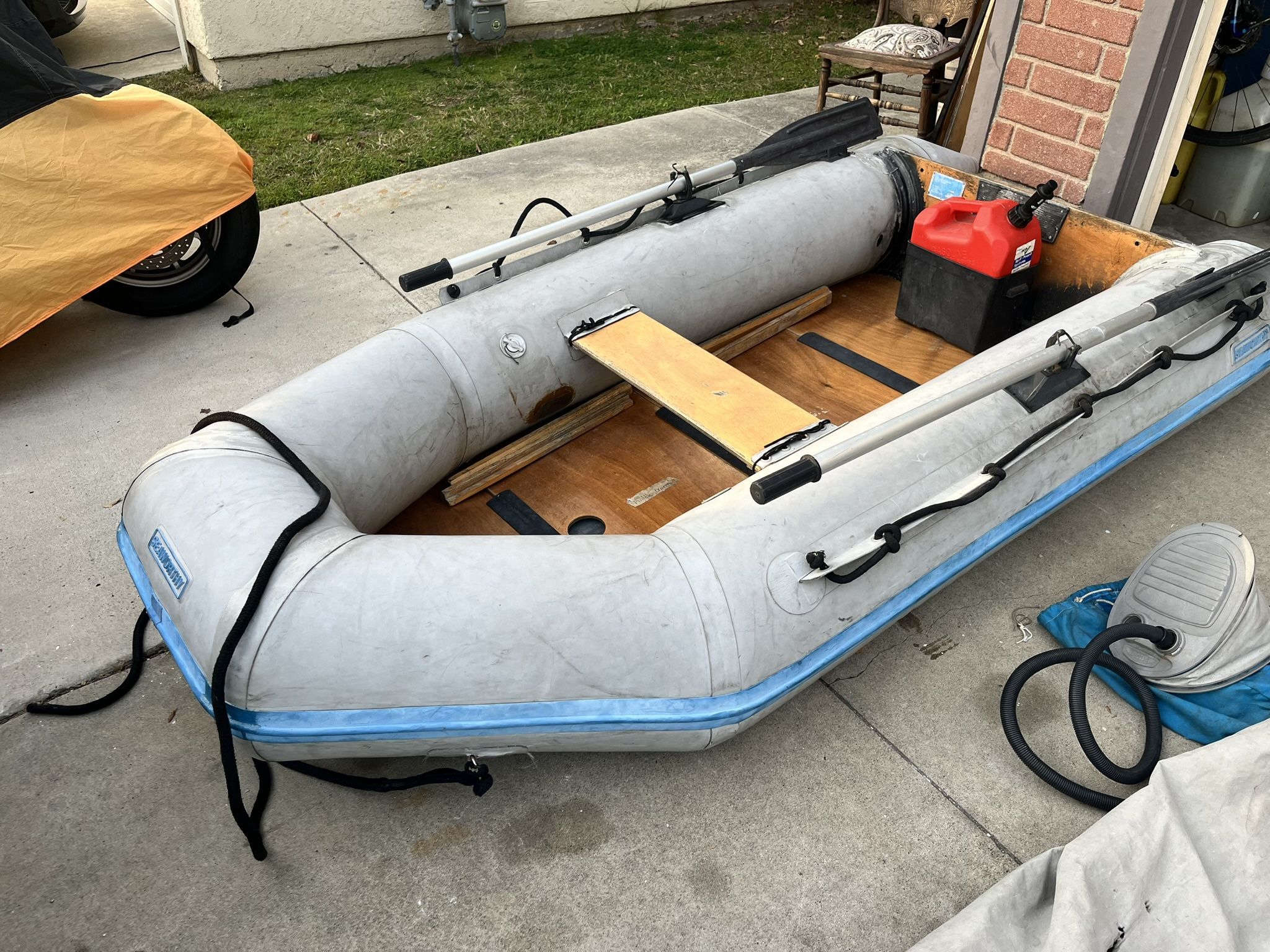 10’ Hard Bottom Zodiac w/ 3.5hp Motor