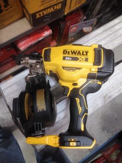 DEWALT 20V XR ROOFING NAILER