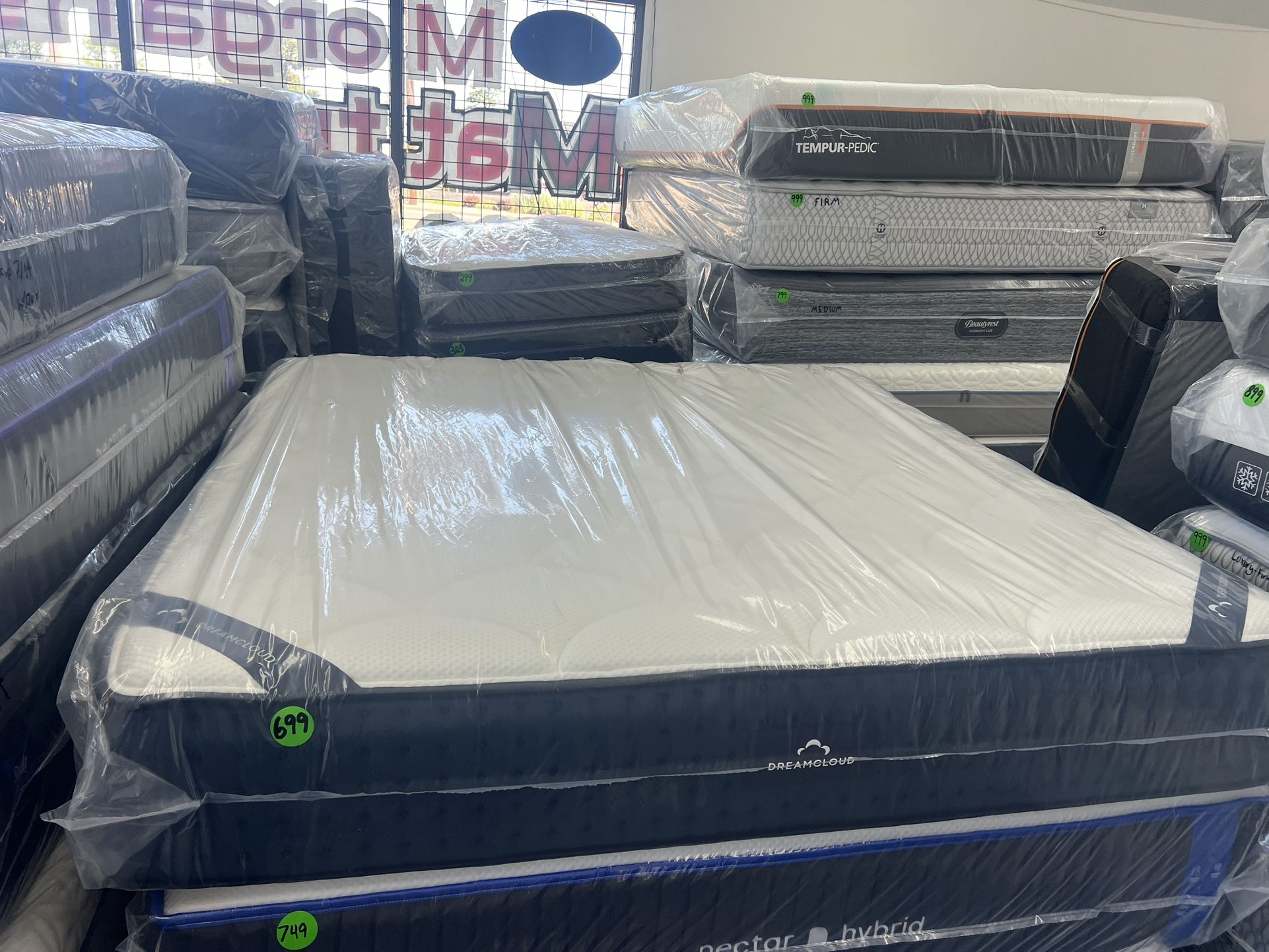 KING SIZE DREAMCLOUD MATTRESS & BOX SPRINGS BED SET