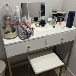 Makeup Vanity Desk With Lighted Mirror