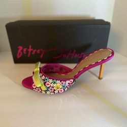 Betsey Johnson Size 9.5 heels Fuchsia Multi 