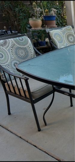 Hampton Bay 5 piece patio set.
