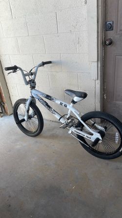 Mongoose 20 inch K 0 freestyle team