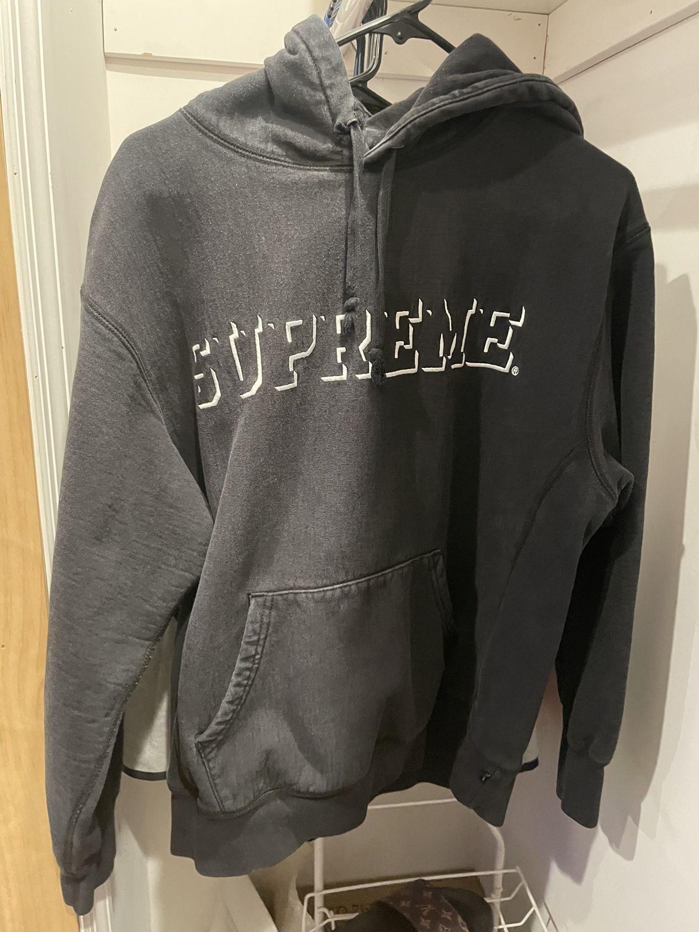 supreme hoodie “black” men’s size medium