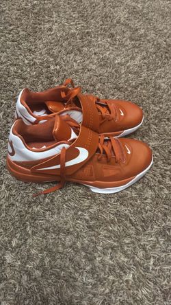 Basketball shoes
