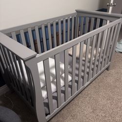 Great condition Grey Crib W/mattress