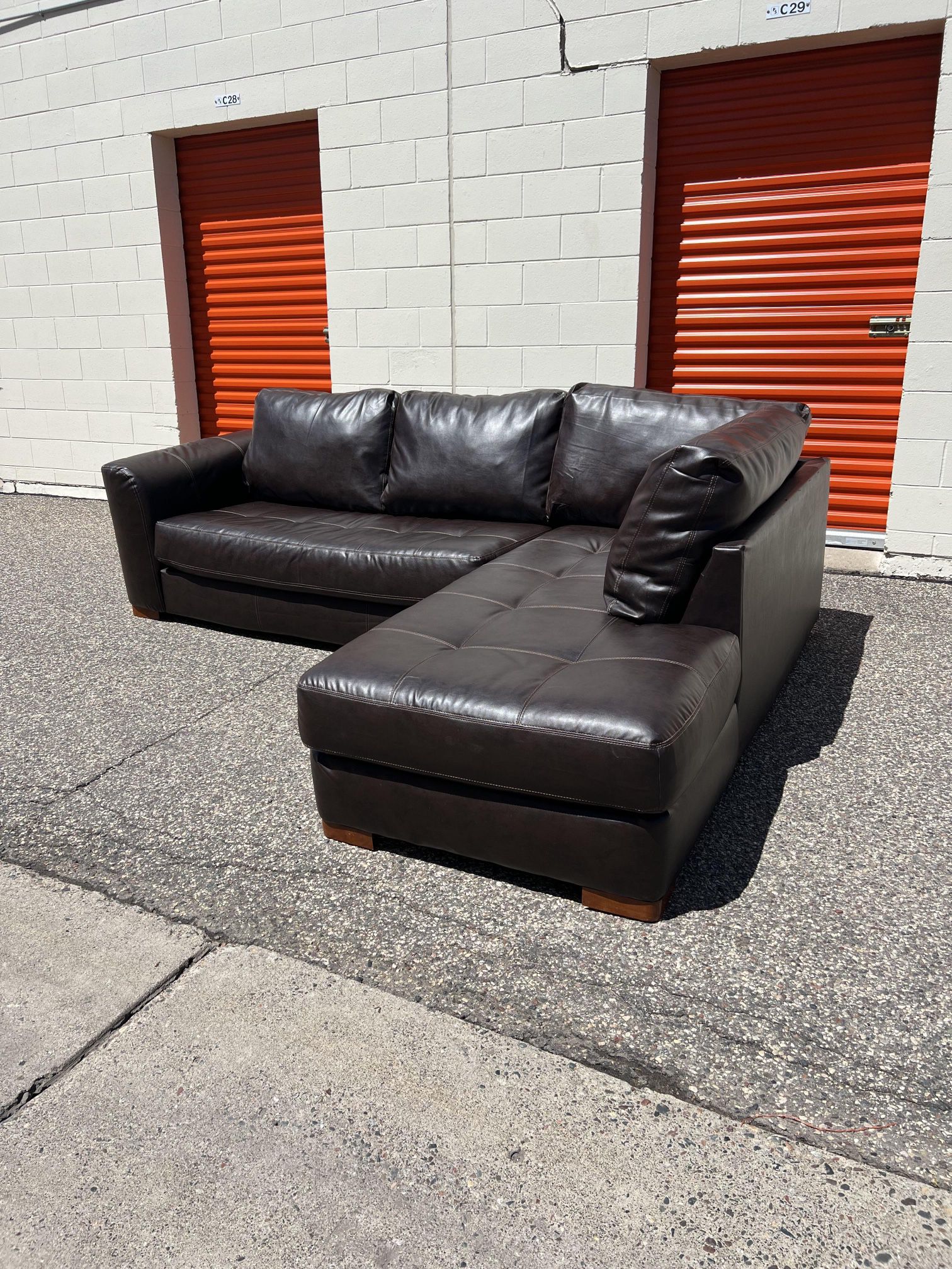 (FREE DELIVERY AVAILABLE) Brown Leather Sectional Couch/Sofa
