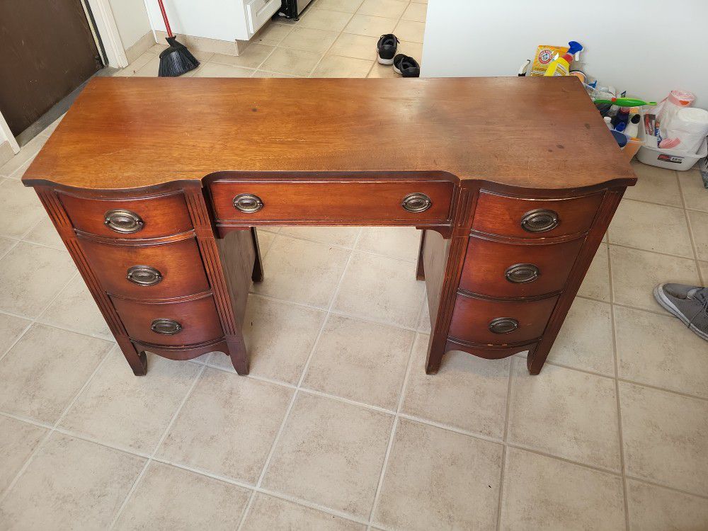 Antique Dixie Hepplewhite Mahogany Desk