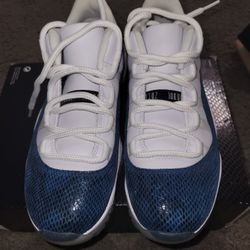 Air Jordan 11 snakeskin low