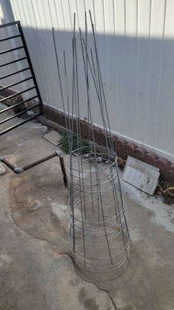 Free tomato cages