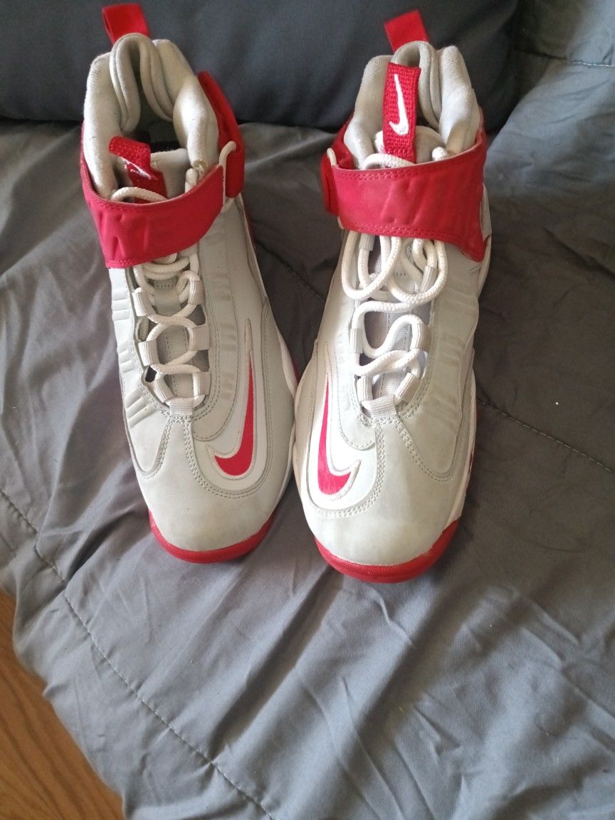 Call Rick And Juniors Basketball Shoes 6 And 1/2 Great White And Red