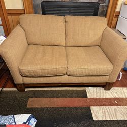 Nice Little Couch 