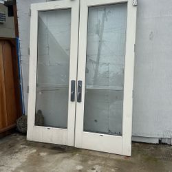 Metal and glass doors. They measure 72 “high by 95”wide. These doors are frameless and lockless, very heavy, and have hydraulic arms.