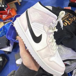 Barely Rose Jordan 1s Brand New
