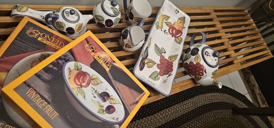 Brand New : Oneida Kitchen VINTAGE FRUIT 