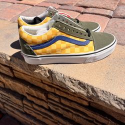 New Vans Mens Size 7. 