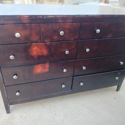 Beautiful 8 Drawer Dresser