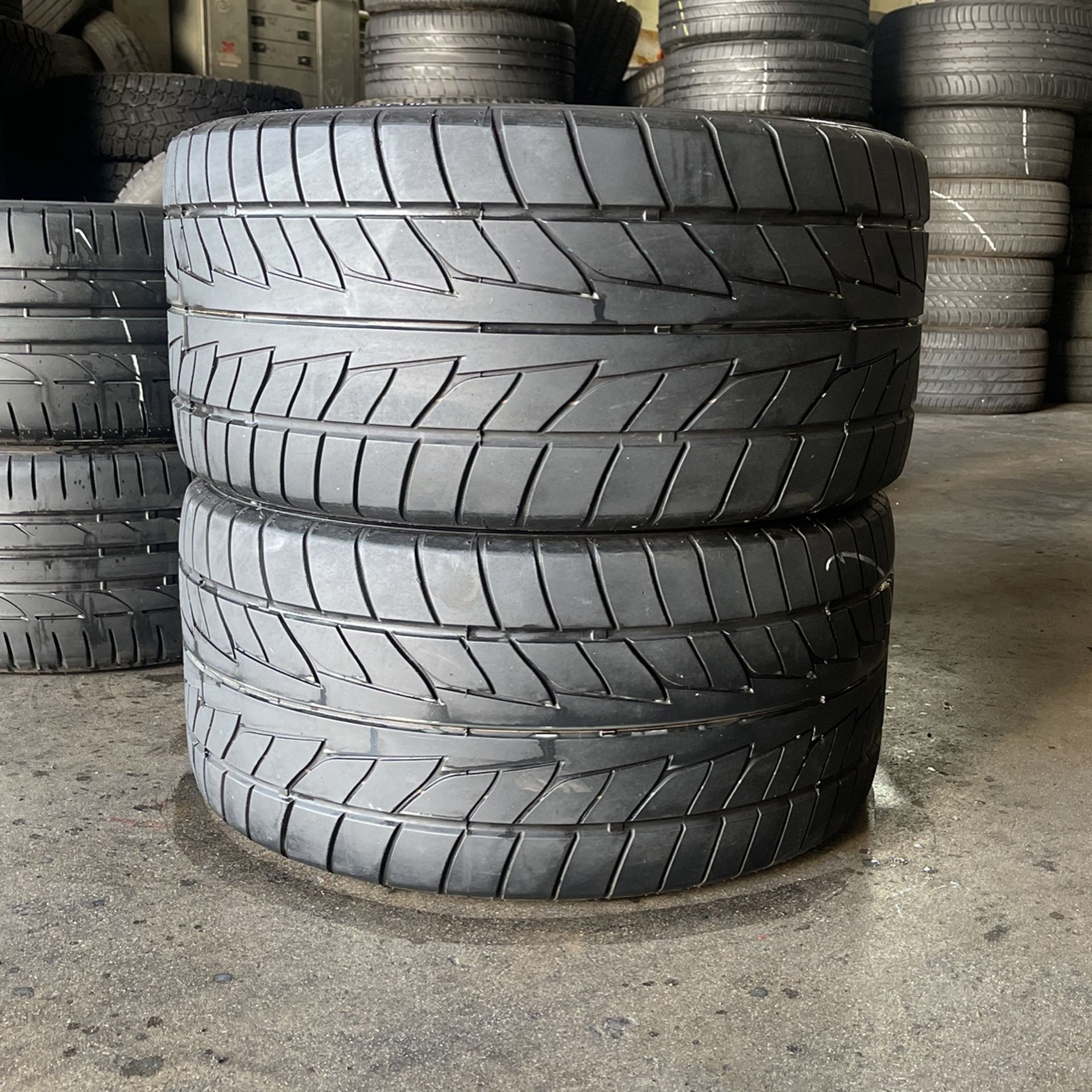 TIRES 285 40 17 NITTO