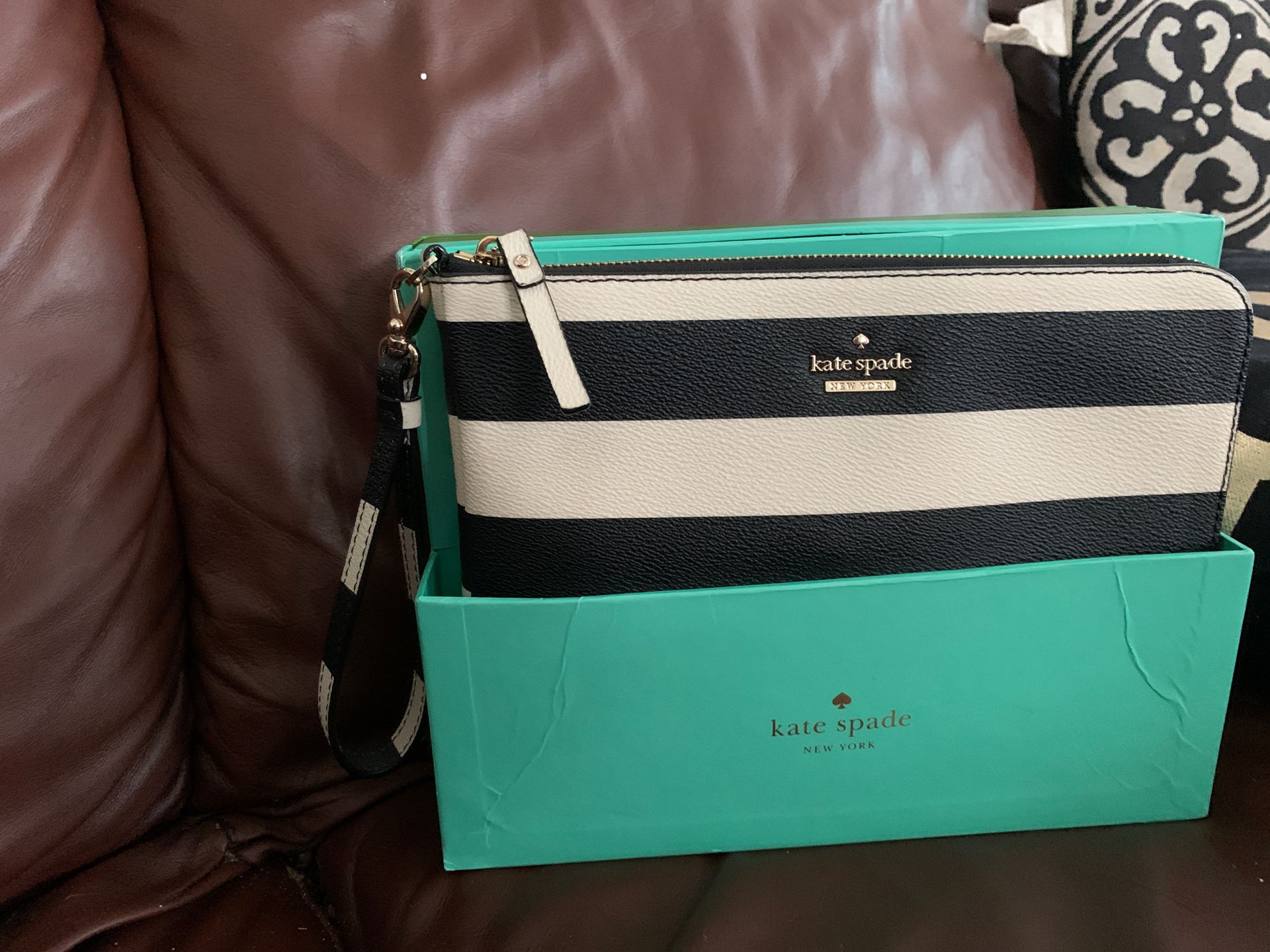 Kate spade everpurse charges phones