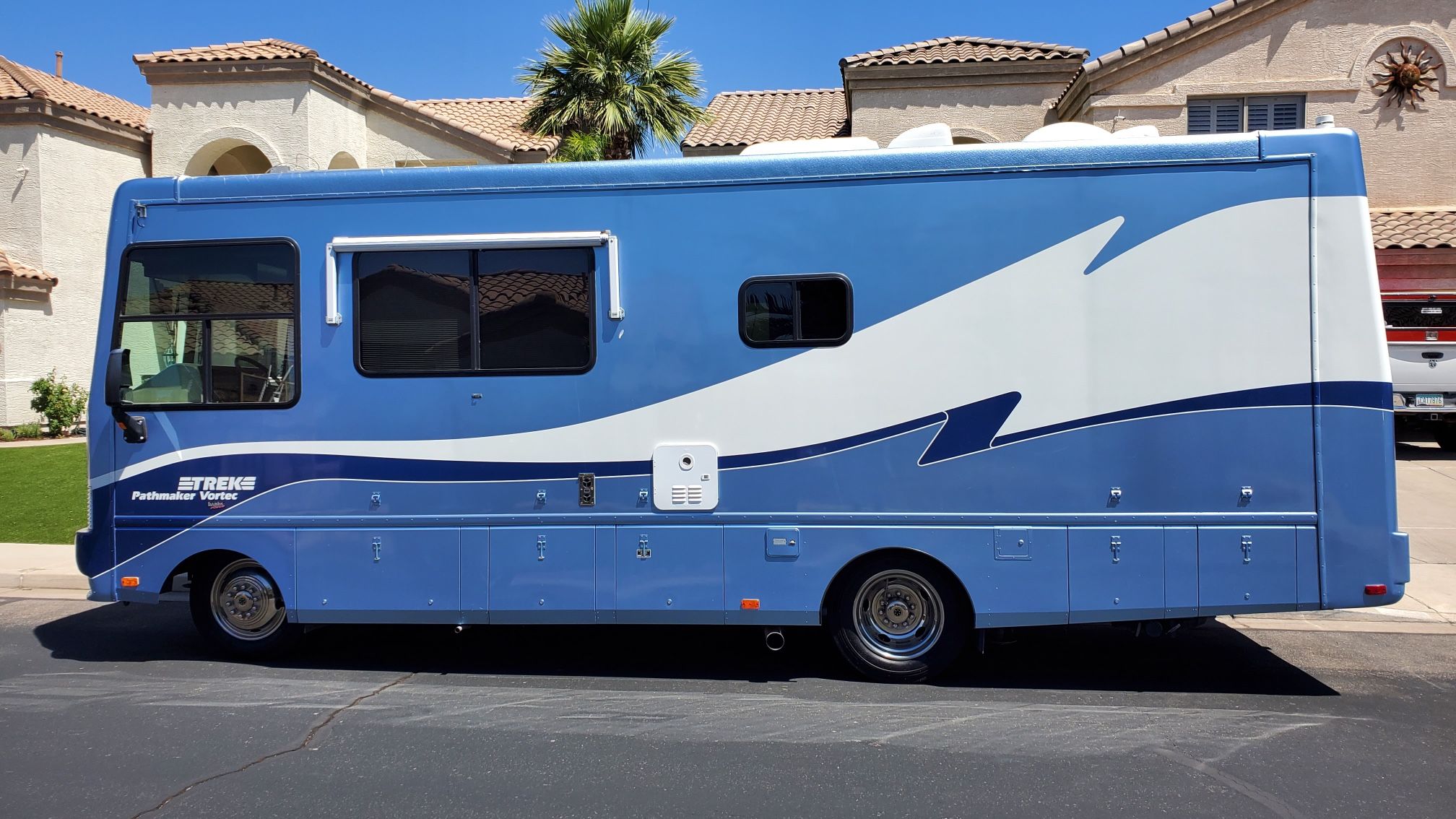 1999 Safari Trek 2480 Deluxe