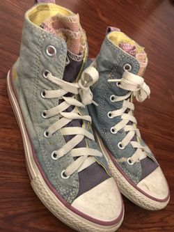 Converse girls tennis shoes size 1