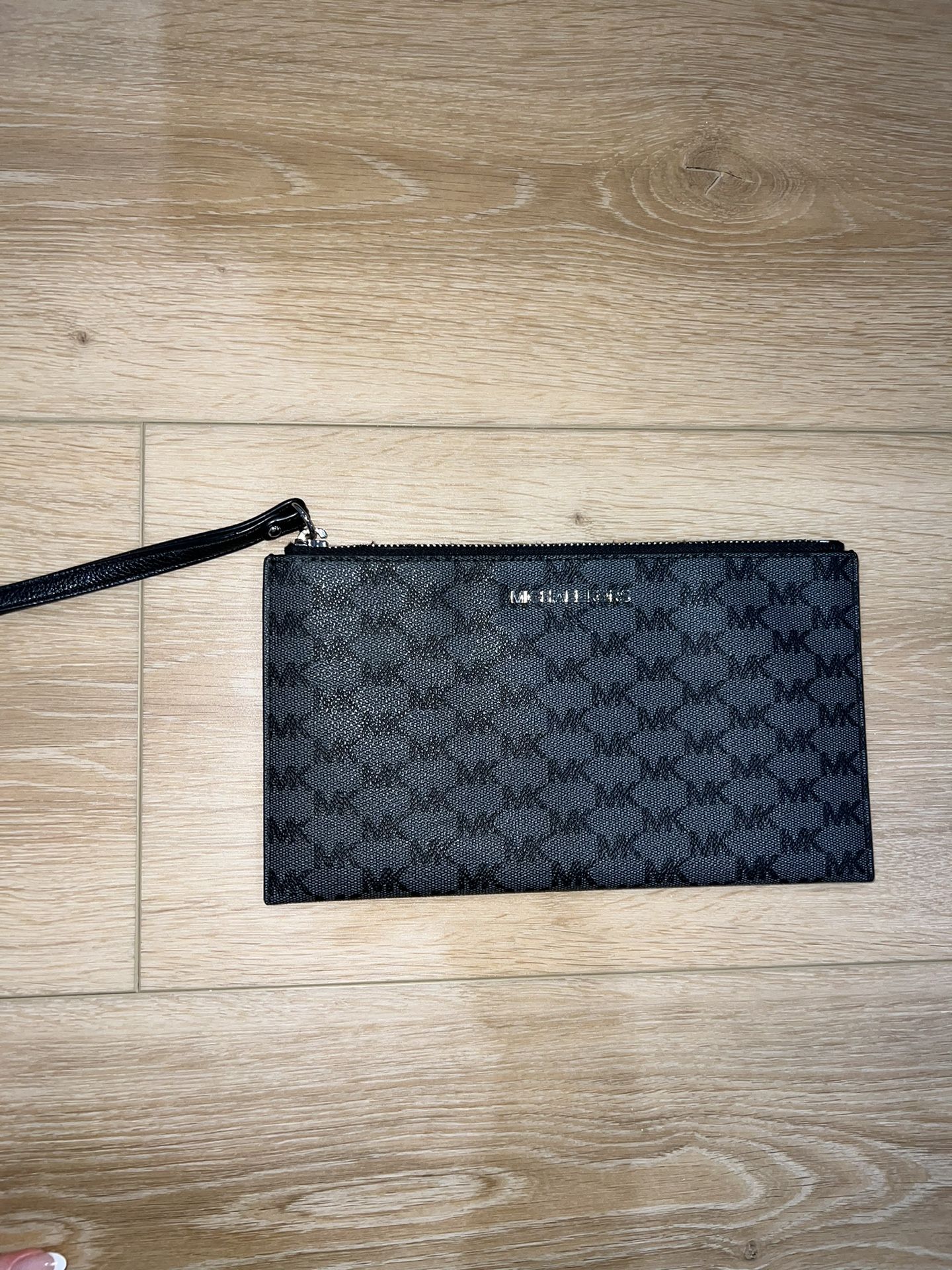 Michael Kors Jet Set Wristlet