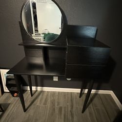 Vanity Desk With Mirror