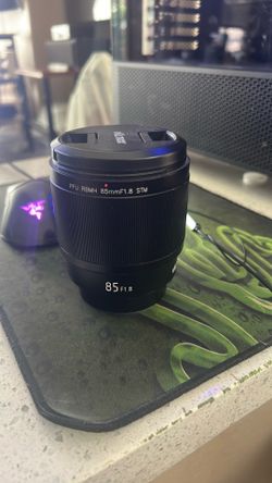 Viltrox AF 85mm f/1.8 STM lens