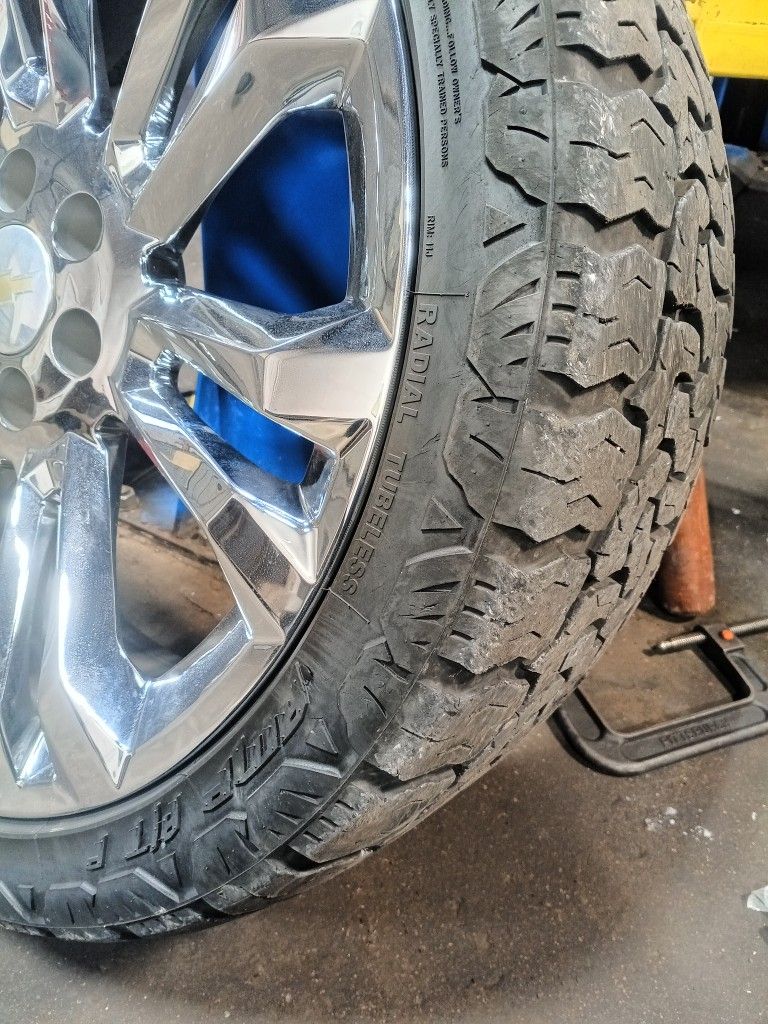 24in Chevy Reps Like New On Off-road Tires