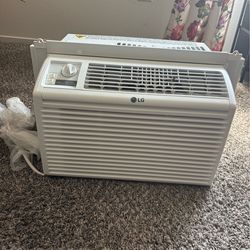 LG.   AC.  5000 BTU.