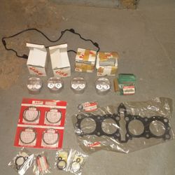 86 Through 87 Suzuki GSXR 750 Engine Parts Pistons Rings As Shown Cylinder Head Cylinder Cover