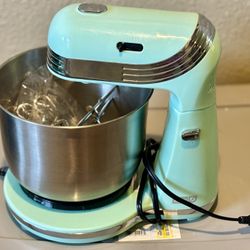 Dash 3 Quart Stand Mixer- Like New
