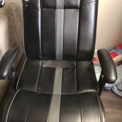 Pedestal Gaming Chair With Built in Surround Snd🔊