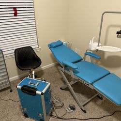 Dental chair, with compressor and accessories.