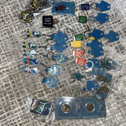 HARRY POTTER COLLECTABLES / KEYCHAINS 