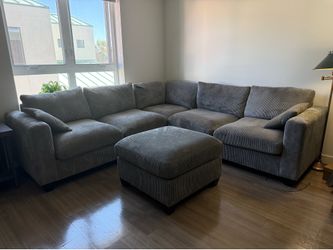 Gray Sectional Sofa with Ottoman – Clean & Comfortable