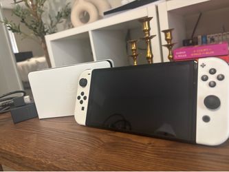 Nintendo Switch OLED + 4 Games