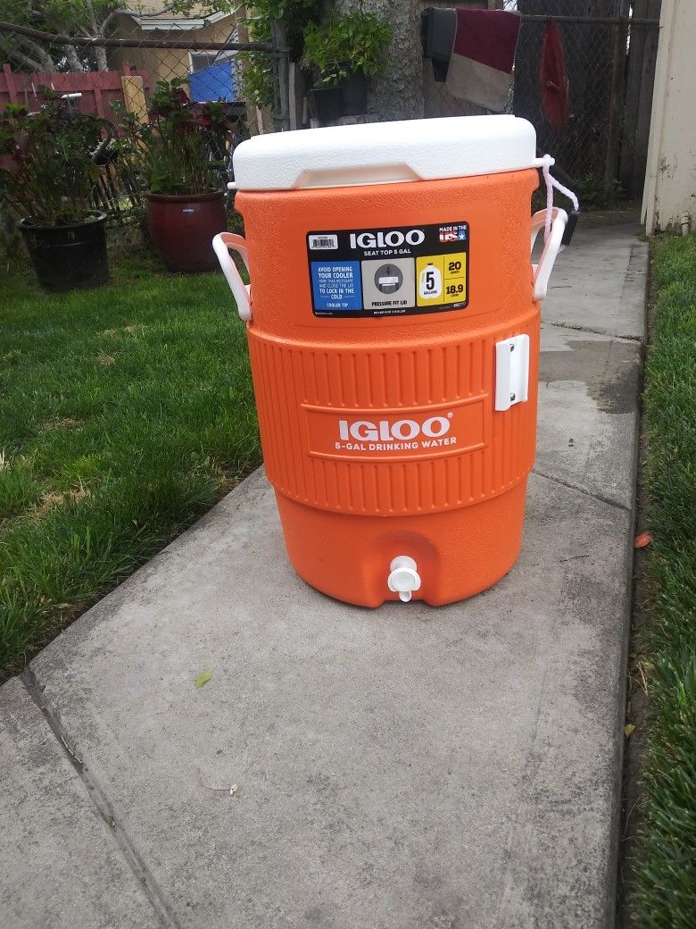 Hielera Igloo De 5 Galones Semi Usado