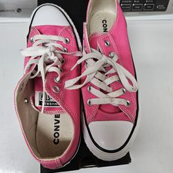 Pink Converse Sneakers (Size 7)