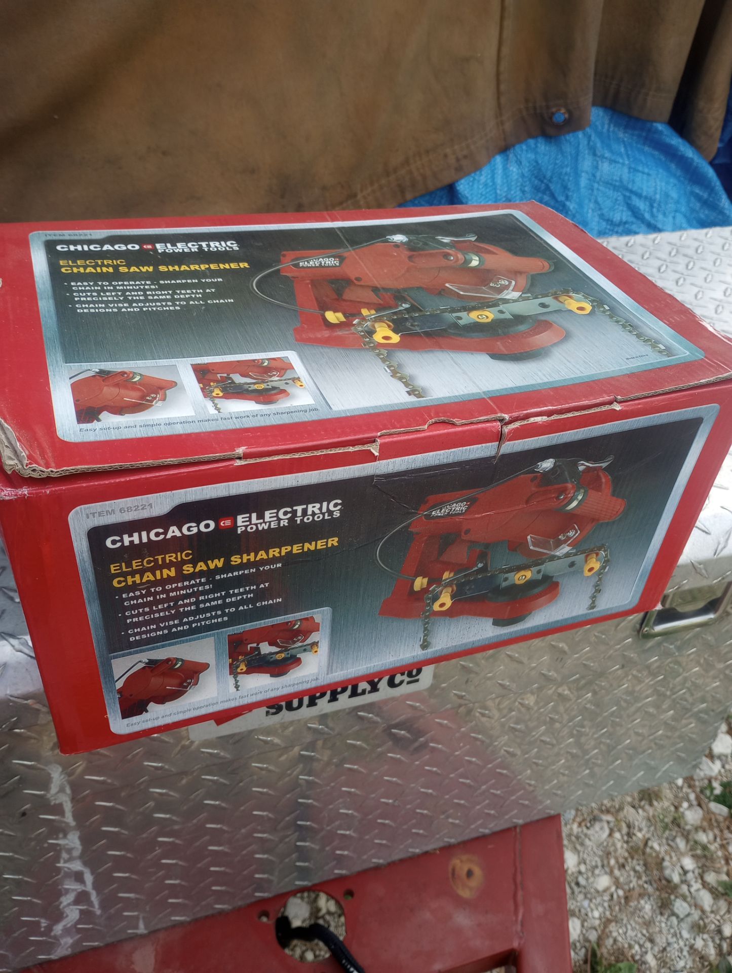 Chainsaw blade sharpener
