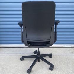 Steelcase Amia fully adjustable task chair/ office chair