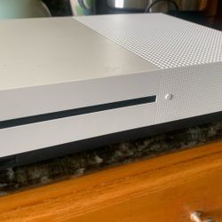 Xbox One With Controller 